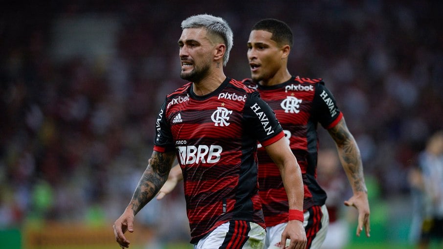 Arrascaeta marcou os dois gols da vitória do Flamengo sobre o Atlético