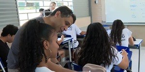 Reajuste salarial dos professores pode ser de R$18,10 em 2026