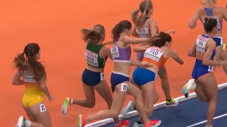 Vídeo: corredora cai e perde a consciência em prova de atletismo