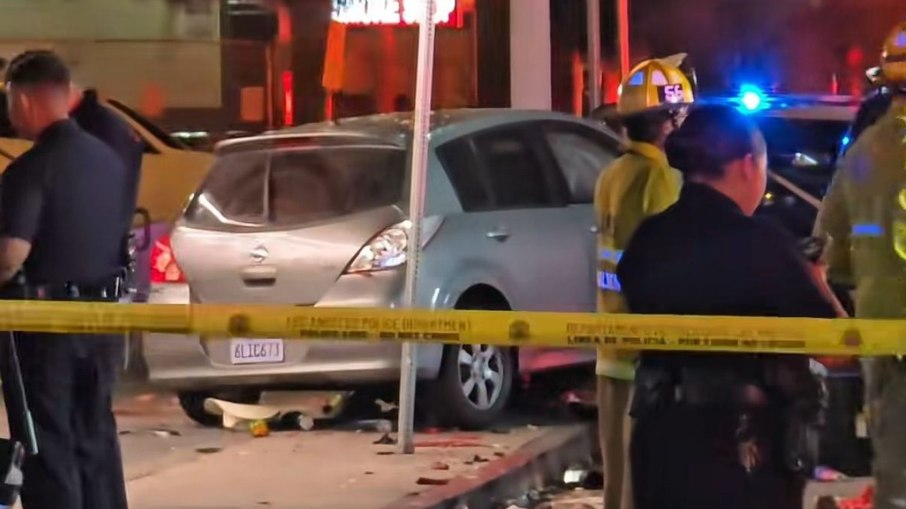 Carro atropelou cerca de 30 pessoas