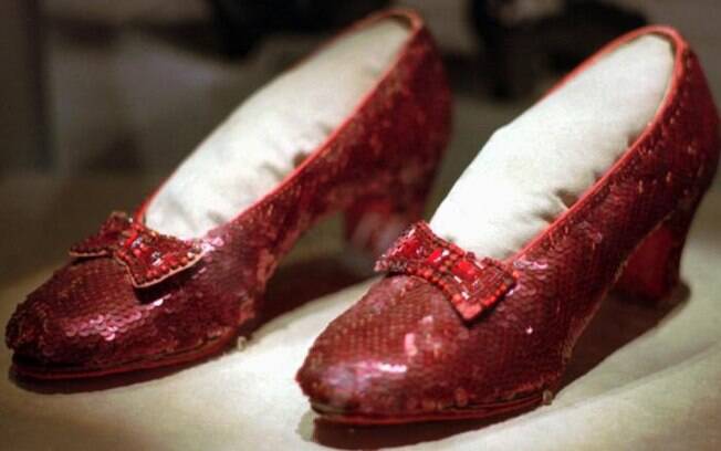 Os sapatinhos de 'O Mágico de Oz' são encontrados após 13 anos. FBI não afirmou como encontrou o famosos par de Doroty 