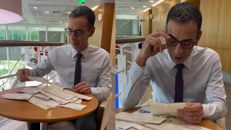 Cesar Tralli lendo cartas da mãe