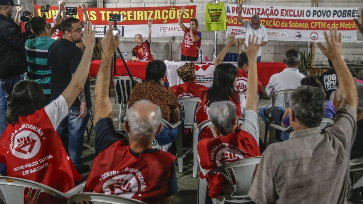 Assembleia no Sindicato dos Metroviários para avaliação da greve