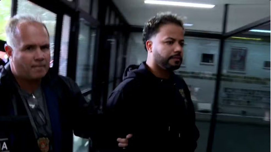 Hytalo Santos foi detido sob acusações de tráfico de pessoas e exploração sexual infantil Hytalo Santos foi detido sob acusações de tráfico de pessoas e exploração sexual infantil