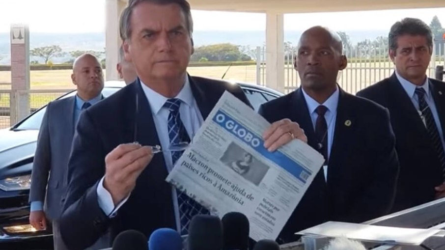O expresidente Jair Bolsonaro ataca jornalistas das Organizações Globo, em 2019