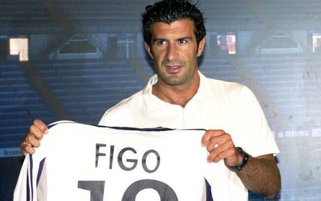 Em 2000, Figo trocou o Barcelona pelo maior rival, o Real Madrid