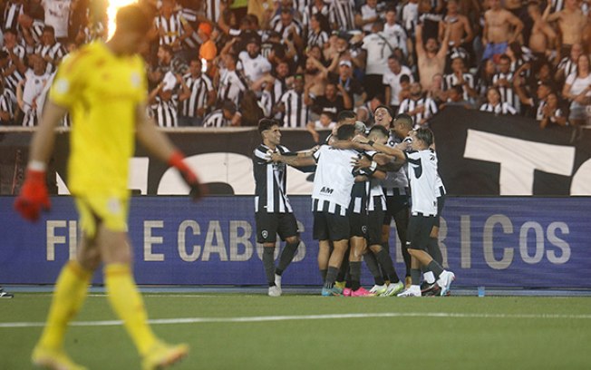 Botafogo faz segundo tempo brilhante e vira sobre o Inter no Nilton Santos