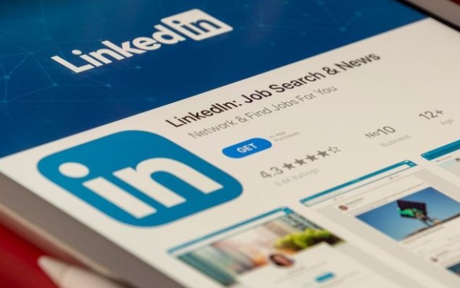 LinkedIn testa feed com vídeos na vertical estilo TikTok