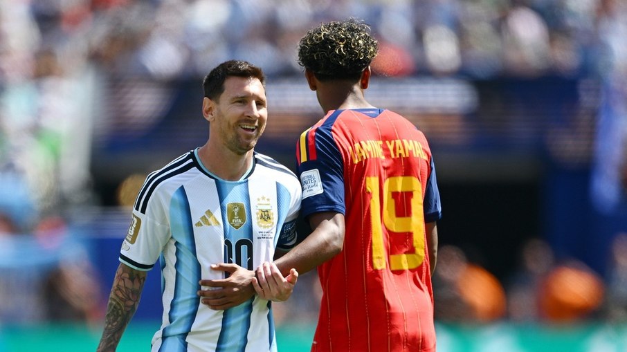 Jogo foi o primeiro confronto na história entre Lionel Messi e Lamine Yamal Jogo foi o primeiro confronto na história entre Lionel Messi e Lamine Yamal