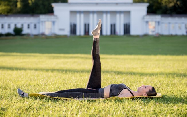 11 exercícios de pilates para fazer em casa