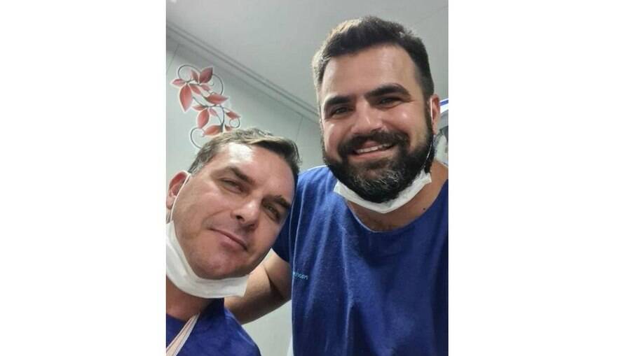  Flávio Bolsonaro sofre acidente de quadriciclo no Ceará e é atendido em hospital