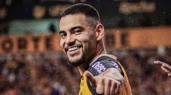 Criciúma negocia renovação de contrato com ex-Botafogo