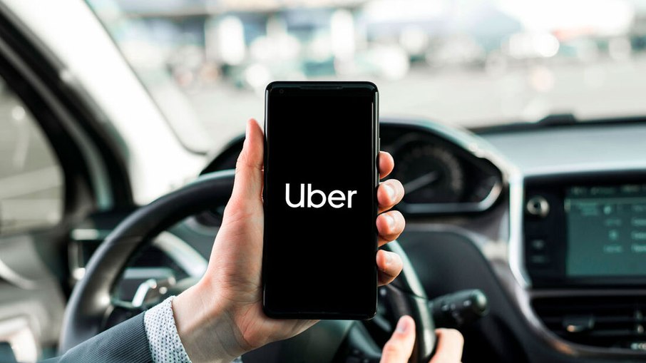 Uber implementa taxa de despacho Uber implementa taxa de despacho