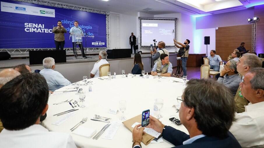 Bolsonaro durante visita ao CIMATEC do Senai na Bahia