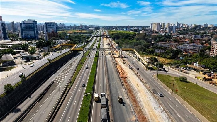 Via Dutra é interditada para obra em São José dos Campos
