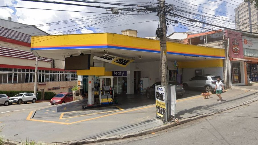 Homem discute com jovens em posto de gasolina em São Paulo é espancado até a morte