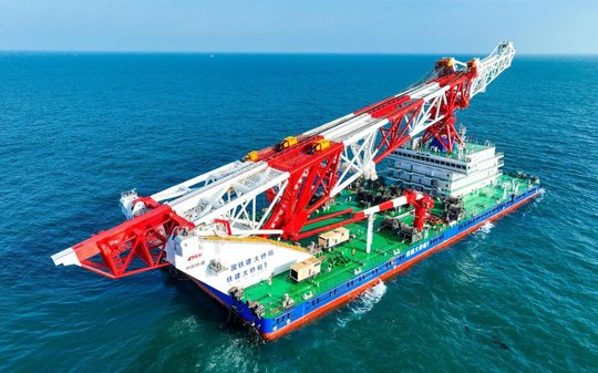 Maior navio cravador de estacas para no Brasil para obra de ponte