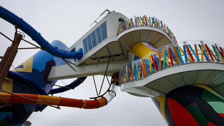 Falha em toboágua de famoso cruzeiro dos EUA fere passageiro
