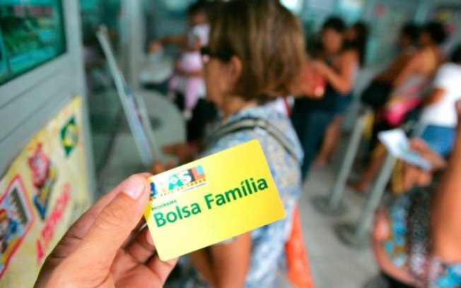 Bolsa Família é pago a novo grupo nesta sexta; veja quem recebe