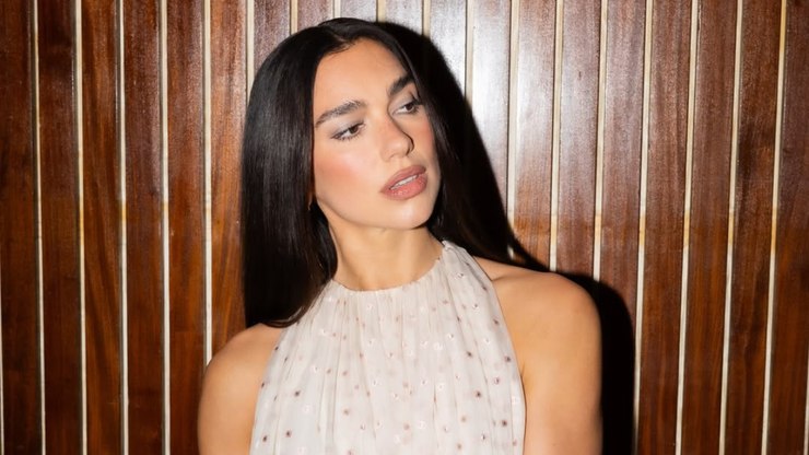 Dua Lipa processa Samsung em R$ 73 milhões por direito de imagem