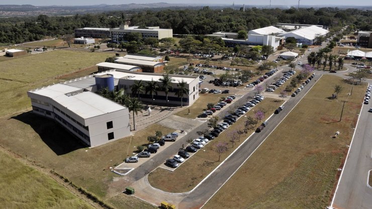 Alunas denunciam professores da UFG por assédio e tomam faculdade