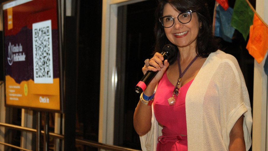 Chirles Oliveira - Palestrante e Idealizadora da Virada da Felicidade