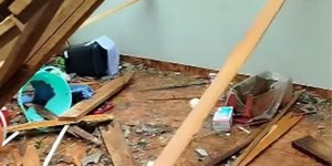 Moradora de Rio Bonito mostra estragos de tornado