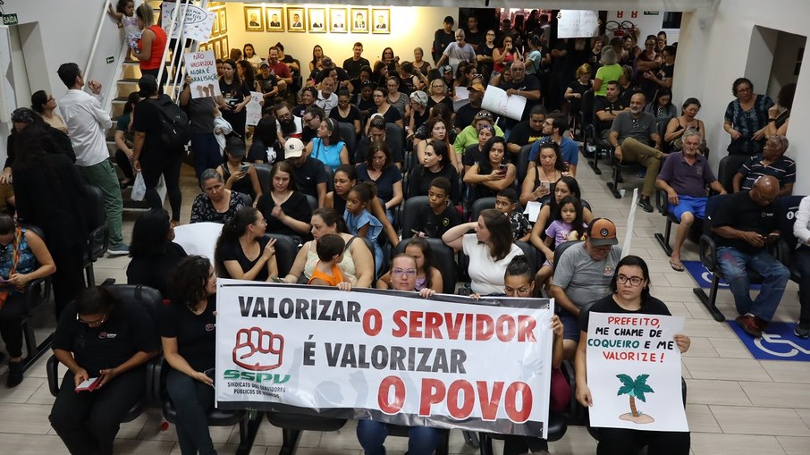 Servidores durante sessão na Câmara de Vinhedo Servidores durante sessão na Câmara de Vinhedo