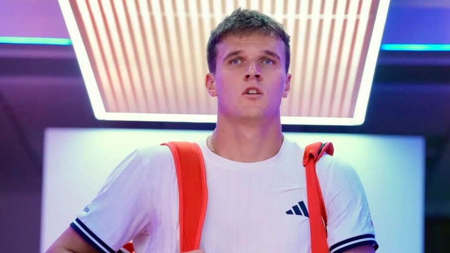 Jakub Mensik derrotou João Fonseca pela primeira vez na carreira Jakub Mensik derrotou João Fonseca pela primeira vez na carreira