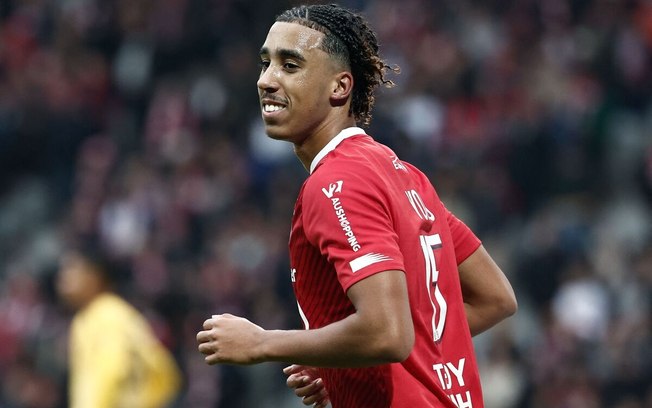 Leny Yoro está na mira de gigantes do futebol europeu - Foto: Sameer Al-Doumy/AFP via Getty Images Leny Yoro está na mira de gigantes do futebol europeu - Foto: Sameer Al-Doumy/AFP via Getty Images