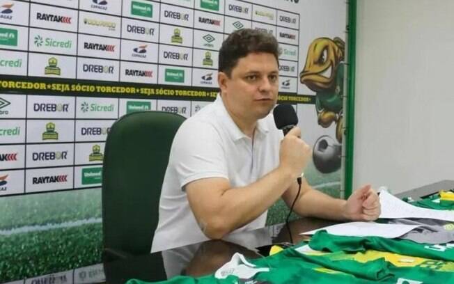 Vice-presidente do Cuiabá cobra união de clubes e avalia liga como 'urgente'