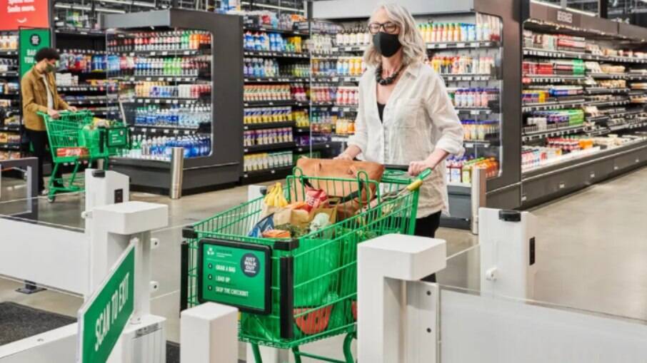 Amazon leva tecnologia sem caixa para supermercado