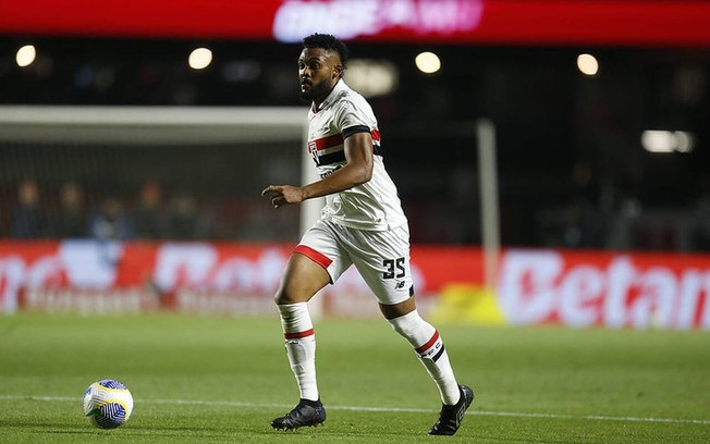 Sabino ganhou oportunidades no São Paulo e agradou à comissão técnica 