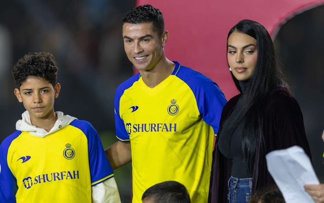 Georgina Rodríguez adota filhos de Cristiano, diz revista Georgina Rodríguez adota filhos de Cristiano, diz revista