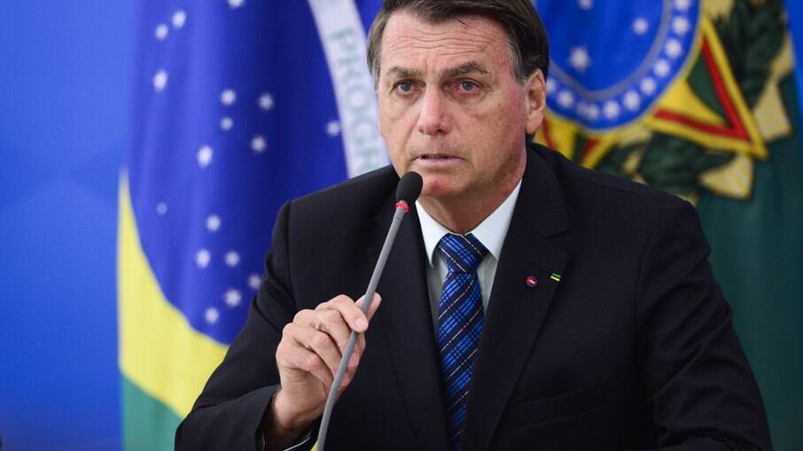 Jair Bolsonaro. Com quantidade insuficiente de vacinas, presidente vai atrás de spray nasal cuja eficácia não é comprovada