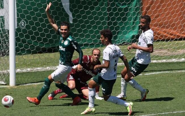 De olho no Mundial, Palmeiras faz coletivo em ritmo de jogo-treino, com direito a decisão nos pênaltis