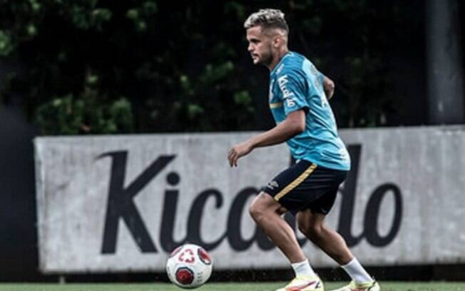 Após estreia no Santos, Auro projeta clássico contra o Palmeiras