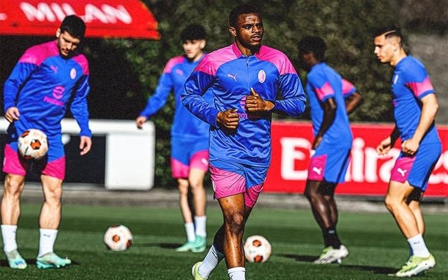 Jogadores do Milan durante treinamento da equipe - Foto: Divulgação/Milan