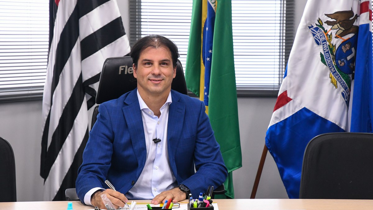 O prefeito eleito Guti está em férias pelo período de 19 a 25 de junho e o vice-prefeito, Jesus Roque de Freitas, tirou uma licença não remunerada para tratar de assuntos particulares. O prefeito eleito Guti está em férias pelo período de 19 a 25 de junho e o vice-prefeito, Jesus Roque de Freitas, tirou uma licença não remunerada para tratar de assuntos particulares.