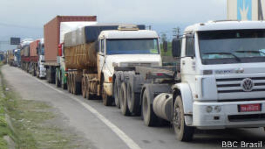 Congresso cogita oferecer auxílio-diesel de R$ 400 para os caminhoneiros