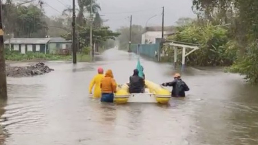 A previsão de chuva para Ubatuba, no litoral norte de São Paulo, é de 113,8 mm nesta quarta-feira