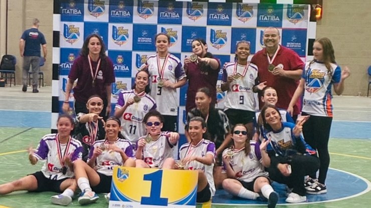 Vinhedo conquista título inédito no futsal feminino Sub-21