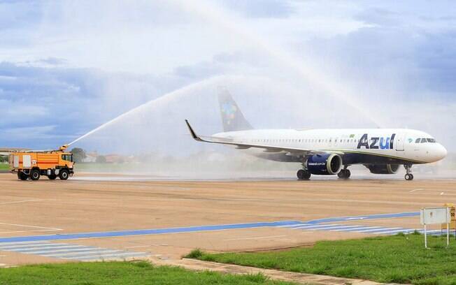 A320neo da Azul  recebido com batismo aps primeiro voo regular em Rio Preto