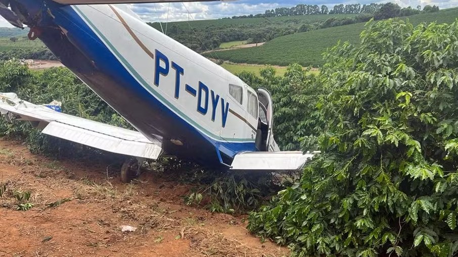 Avião fez pouso forçado em fazenda de café em Minas Gerais