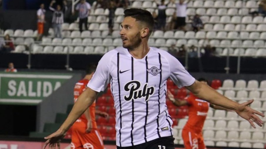 Maravilla Martínez em sua passagem pelo Libertad Maravilla Martínez em sua passagem pelo Libertad