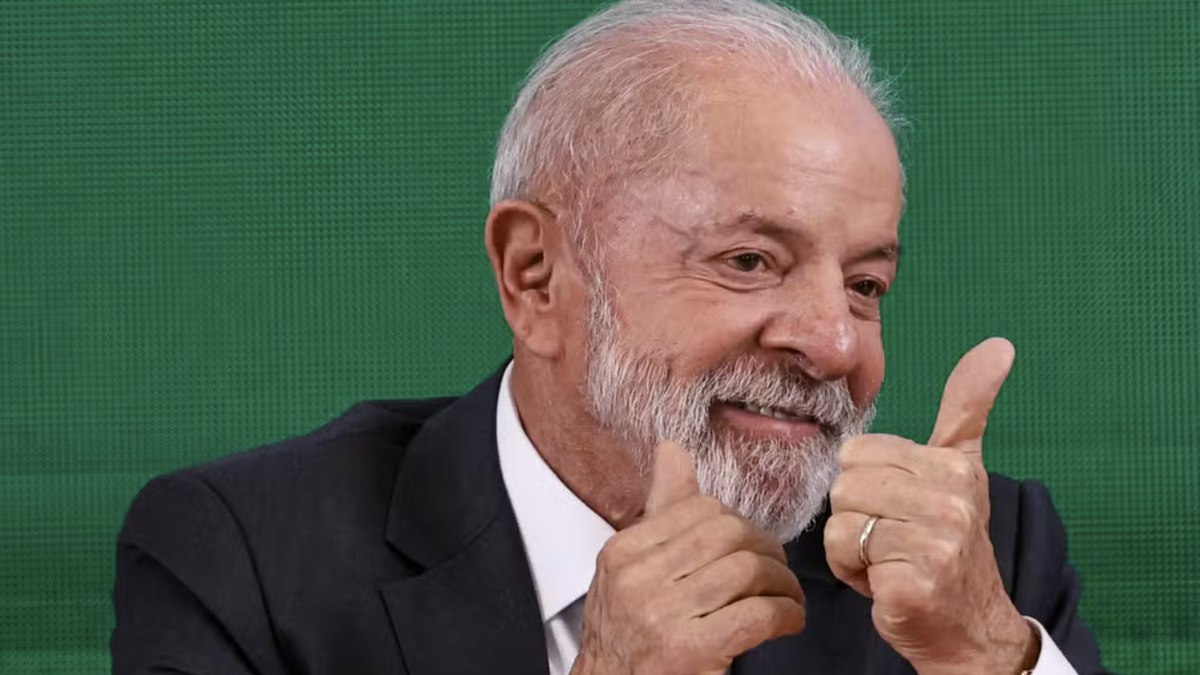 O presidente Lula voltou a desafiar o seu adversário na disputa eleitoral, Flávio Bolsonaro, ao disponibilizar formalmente o acesso às suas informações sigilosas perante o STF e a Justiça Eleitoral O presidente Lula voltou a desafiar o seu adversário na disputa eleitoral, Flávio Bolsonaro, ao disponibilizar formalmente o acesso às suas informações sigilosas perante o STF e a Justiça Eleitoral