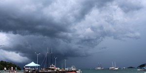 Rio tem alerta de chuvas fortes e rajadas de vento de 100 km/h