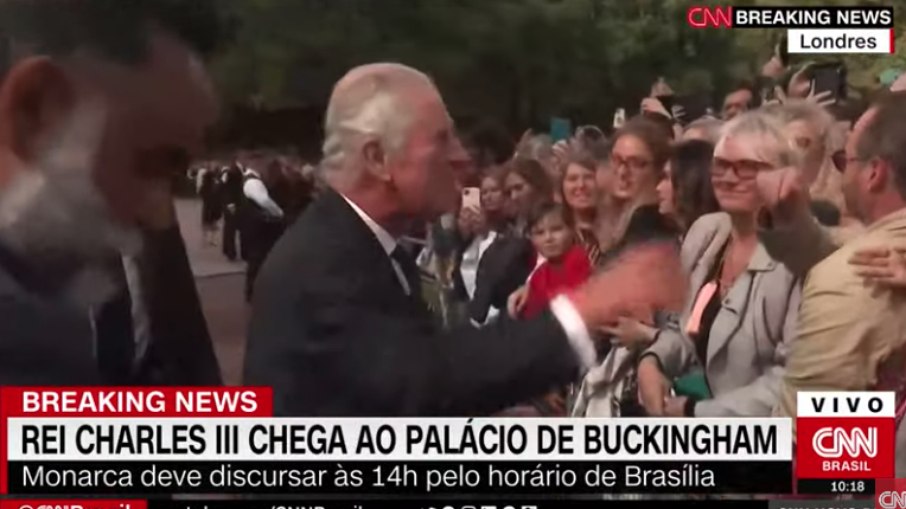 Charles III cumprimenta civis no Palácio de Buckingham - 09.09.2022