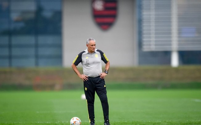 Tite durante treinamento do Flamengo - Foto: Marcelo Cortes /CRF