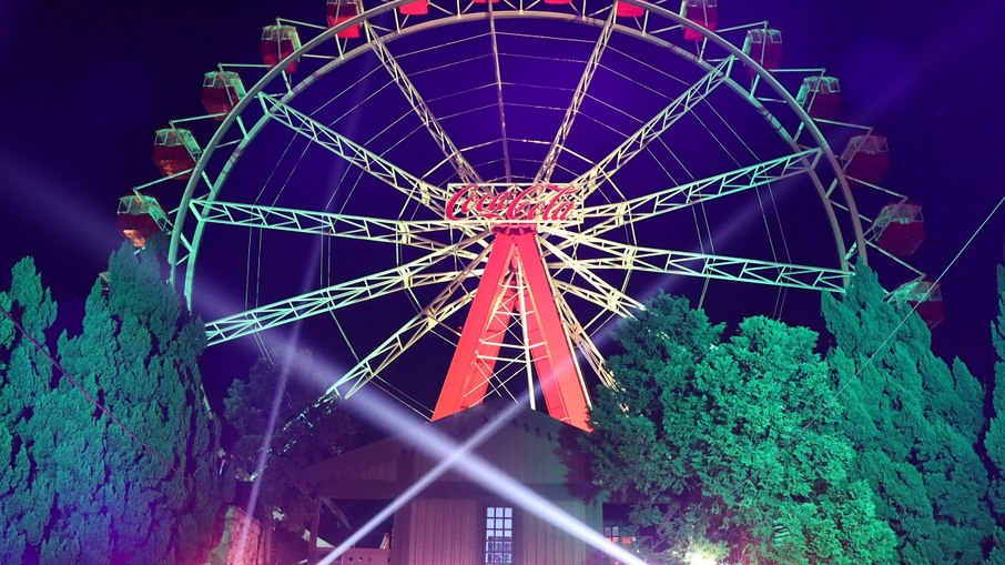 Roda gigante recebeu iluminação especial com as cores do Brasil Roda gigante recebeu iluminação especial com as cores do Brasil